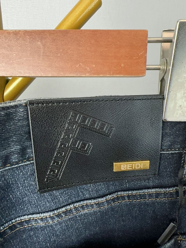 ブランドジーンズ角部分ディテール